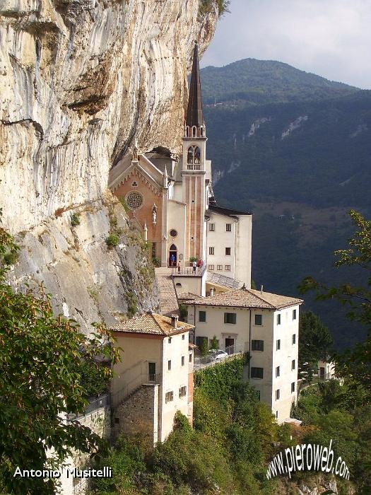 01 Santuario Madonna della Corona.jpg